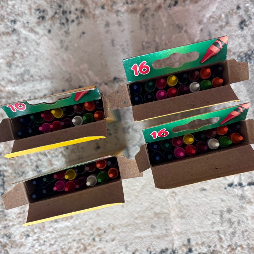 Crayola crayon bundle - Picture 2 of 3